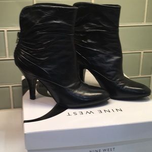 Nine West Black Leather Back Zip Booties, Size 5